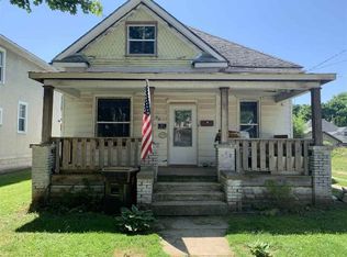 826 S Benton Ave, Freeport, IL 61032