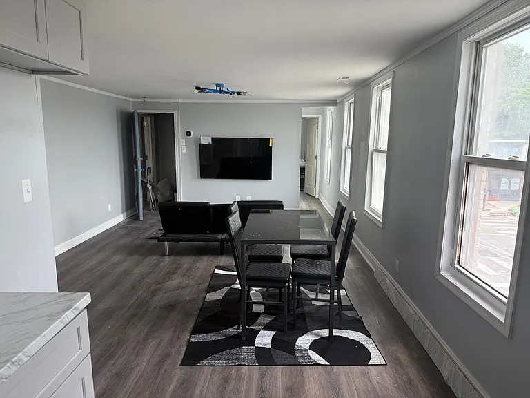 2800 Huntingdon Ave — Photo 2