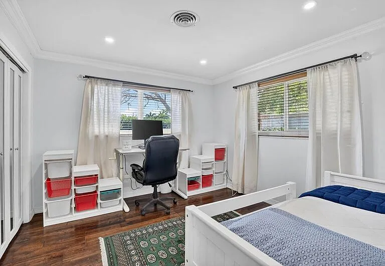 424 SW 7th Way — Photo 36