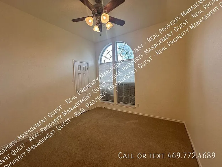 5149 Lauren Ln — Photo 7