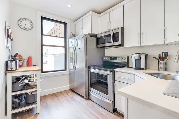 Rented by Anchor Associates | media 5