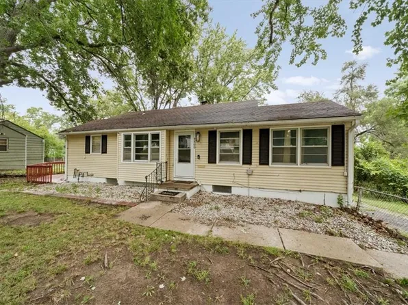 9800 Plymouth Ln, Raytown, MO 64133