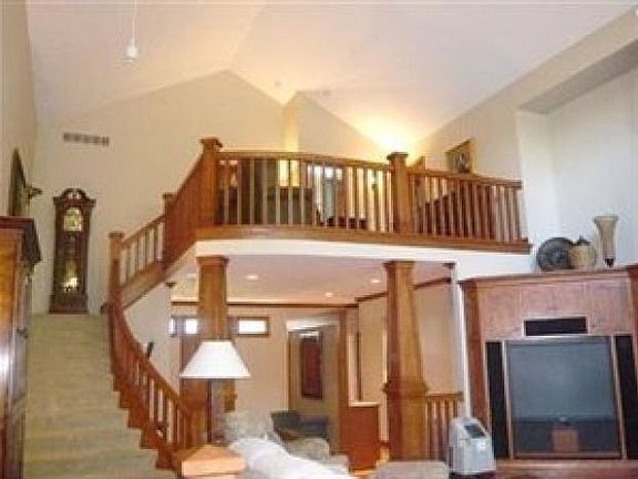 3rd image of 170 Concord Ln