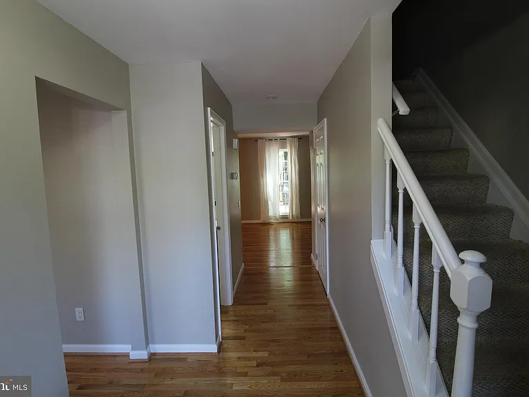 6055 Meyers Landing Ct — Photo 3