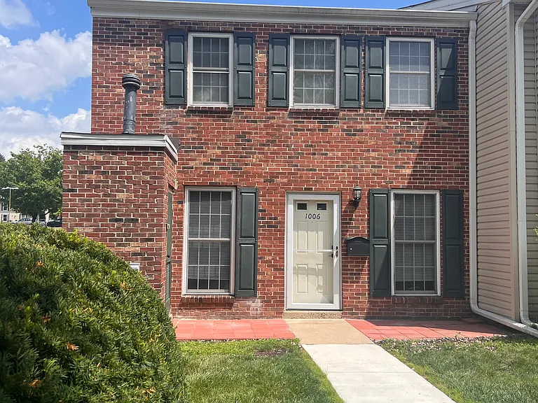 1006 Middleton Pl — Photo 2