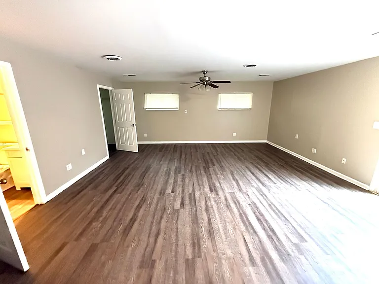 942 Parkwood Ct — Photo 7