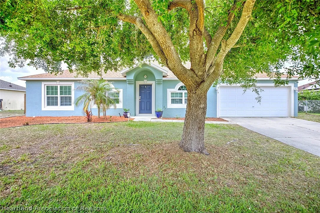 4 bed, 2.0 bath, 2256 sqft, $2,395 — Photo 1