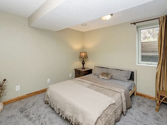 4th image of 1482 Arundel St