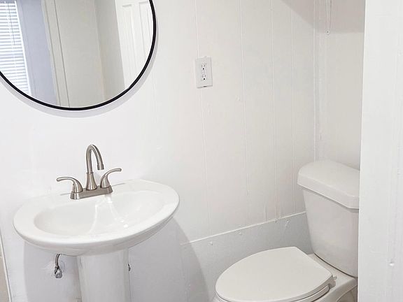 5th image of 903 Wooding St