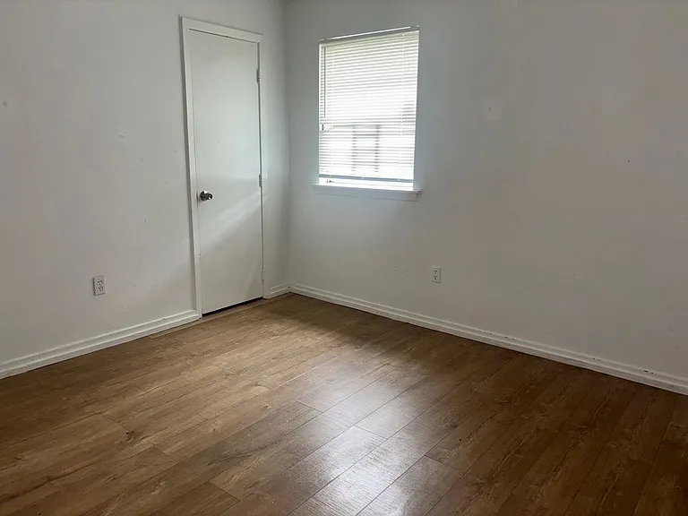 6560 Lake Forest Dr — Photo 11