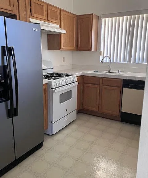 1425 Ridgecrest Ct — Photo 8