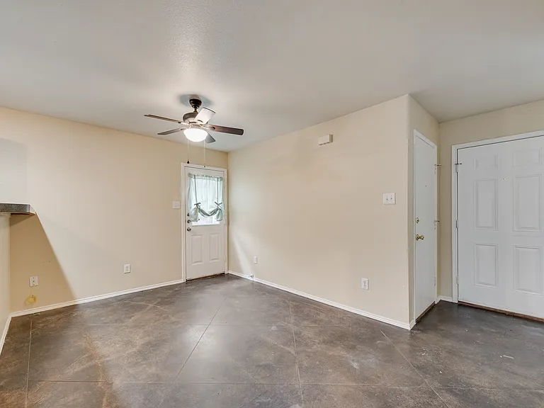 1233 & 1237 Village Garden Dr #1233 — Photo 3
