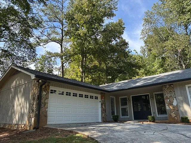 3 bed, 2.0 bath, 1937 sqft, $2,550 — Photo 2