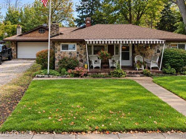 202 North St, Almont, MI 48003