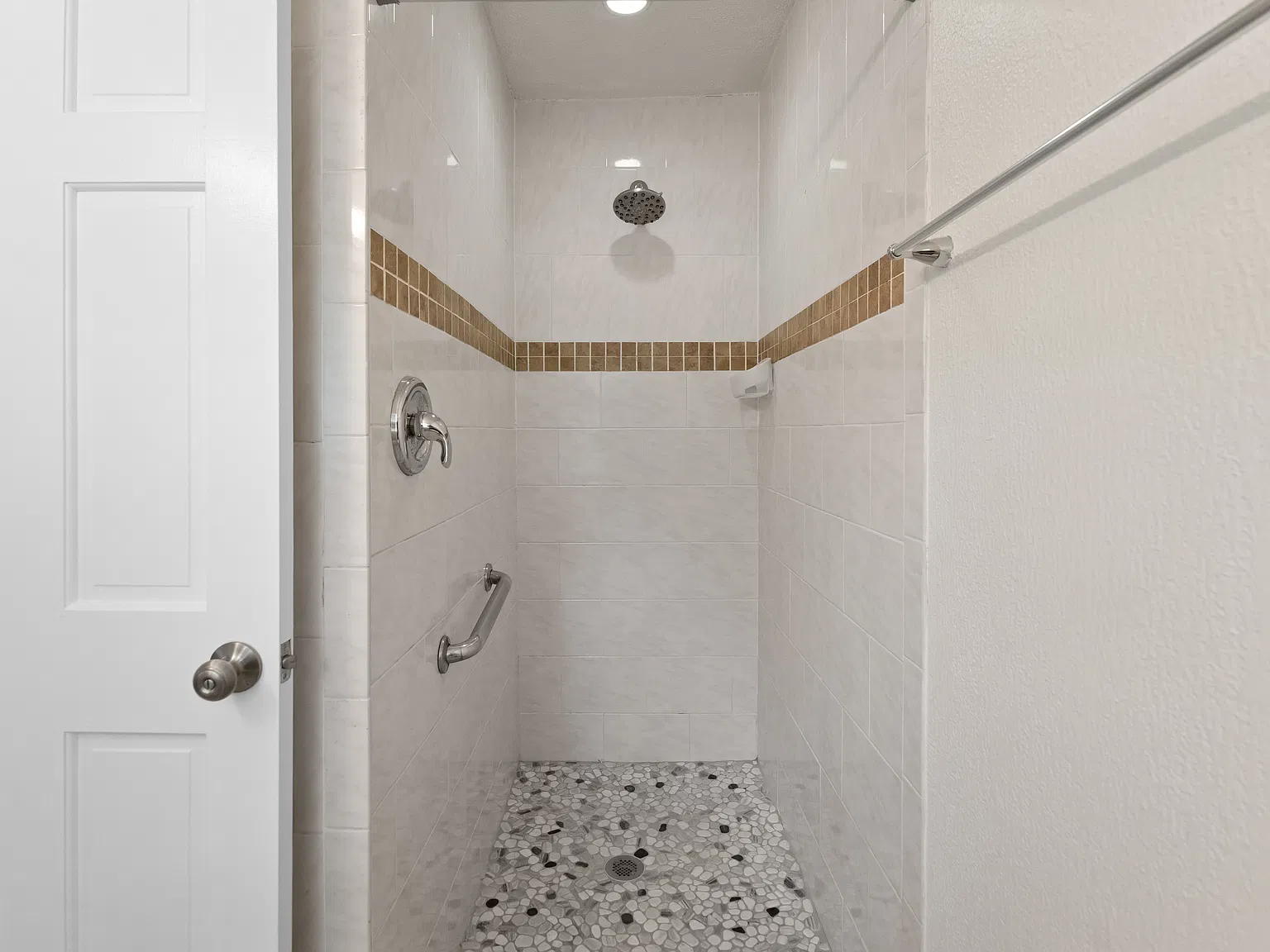 Studio, 400 sqft, $950 — Photo 2