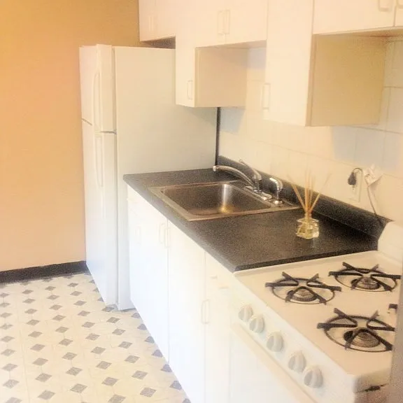 16 Abington Ave #2R — Photo 2