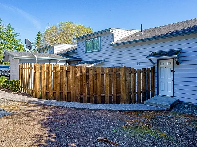 Small Peaceful Property on Acreage — Photo 8