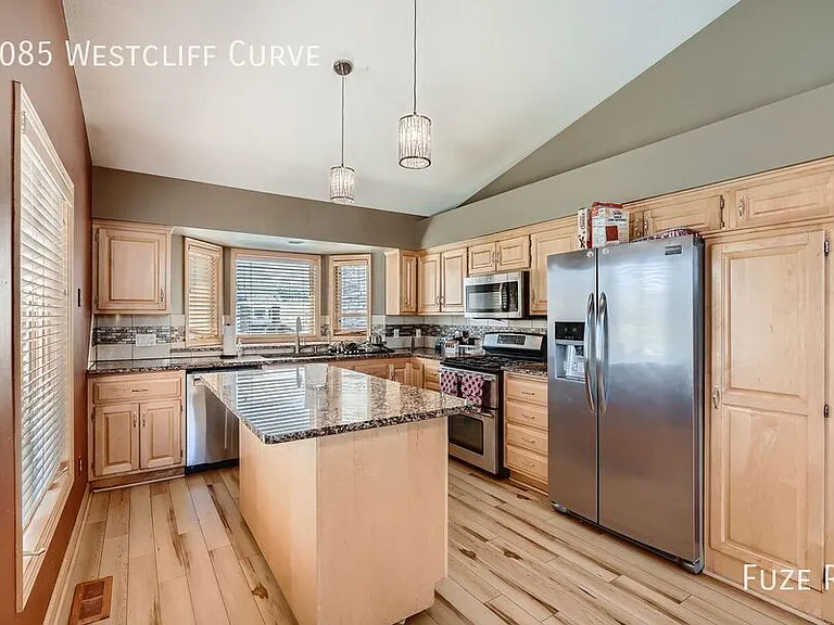 1085 Westcliff Curv — Photo 2