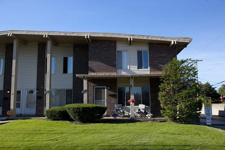 Westland Capri Apartments — Photo 3