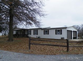 12708 Crestview Ln, Trenton, IL 62293