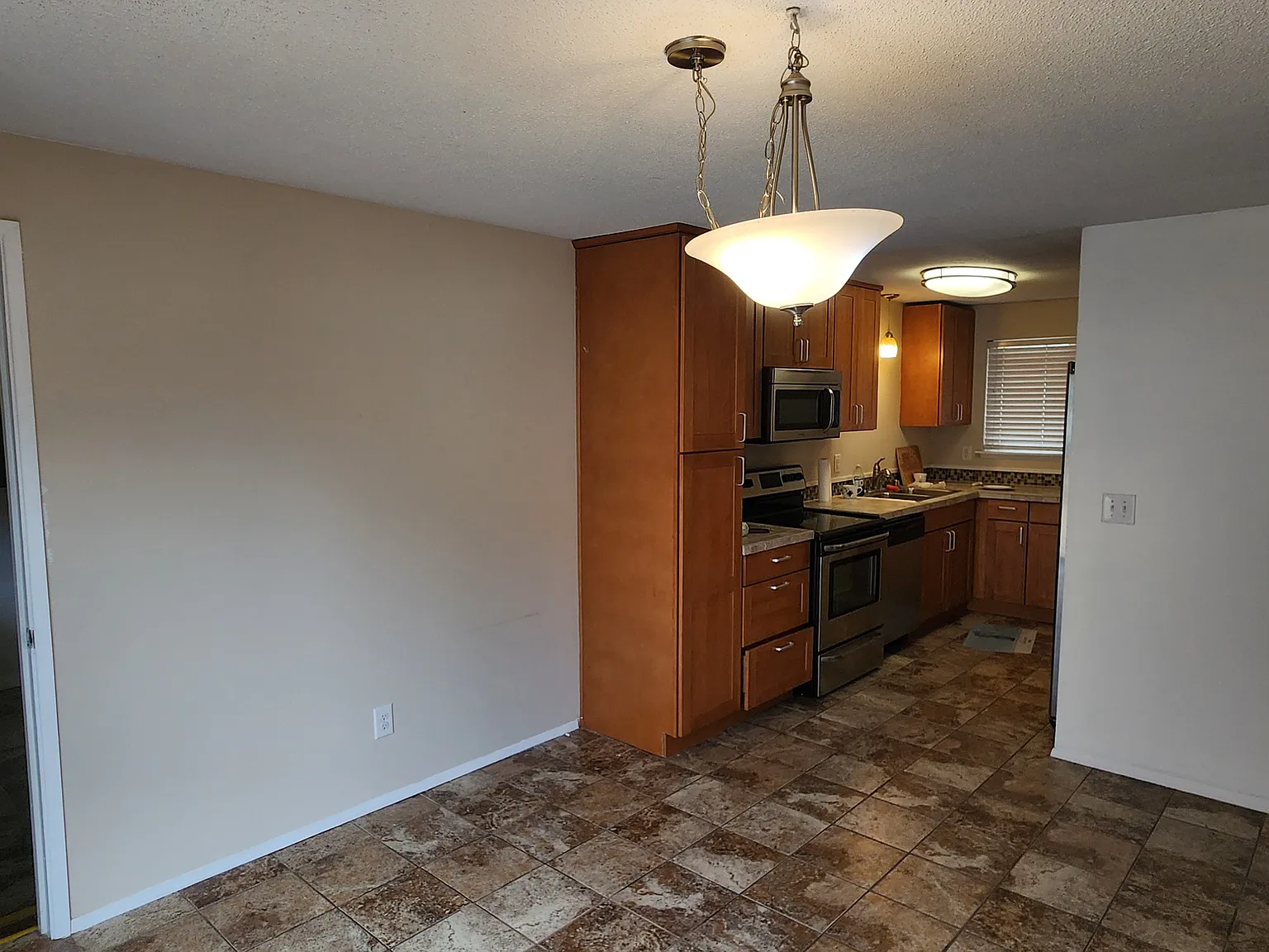 3 bed, 1014 sqft, $2,300 — Photo 4