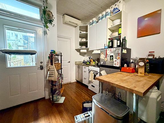 2nd image of 204 Kent St APT 1L