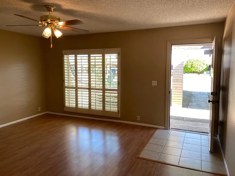 5213 W Carol Ave — Photo 3