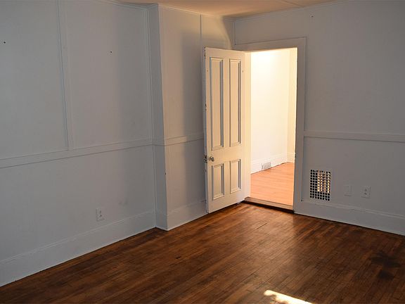 5th image of 416 Holcomb St APT 2