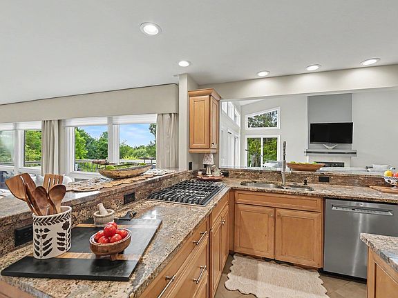 4th image of 4272 Ridgemoor Dr
