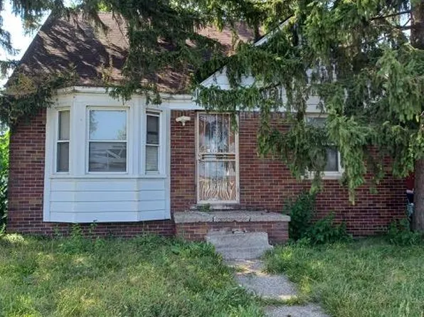 19605 Kelly Rd, Harper Woods, MI 48225