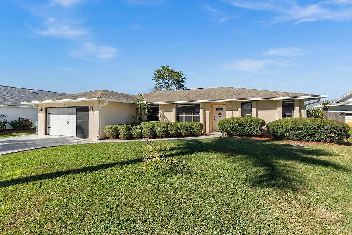 3 bed, 2.0 bath, 1718 sqft, $3,100 — Photo 3