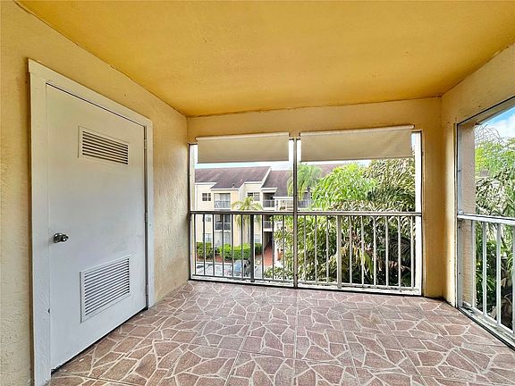 4th image of 15300 SW 106th Ter