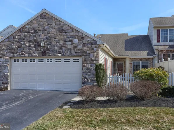 2267 Southpoint Dr, Hummelstown, PA 17036