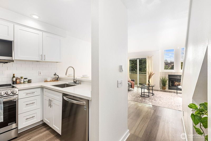3rd image of 10237 SE 3rd Street #5
