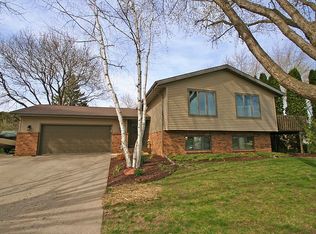 1408 Dover Dr, Waunakee, WI 53597