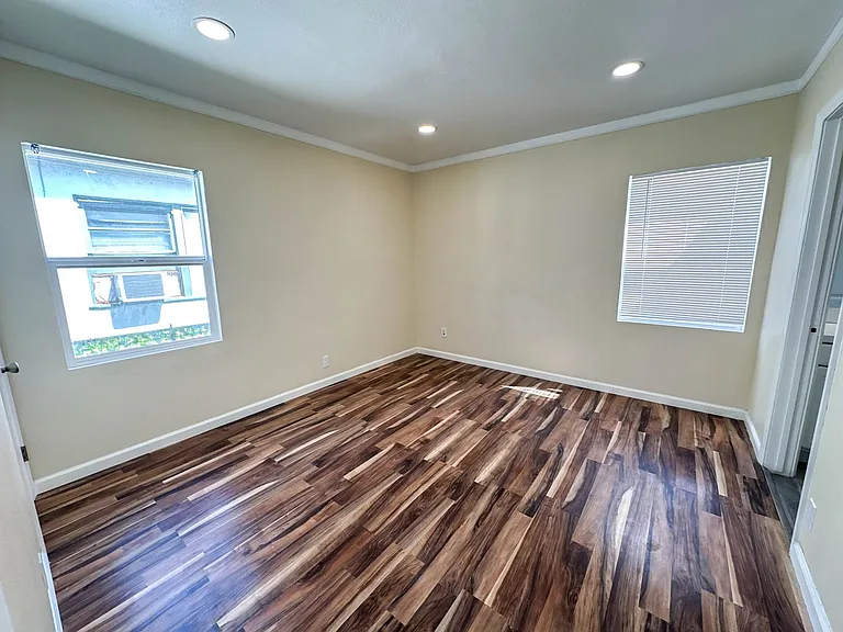 5702 Vineland Ave — Photo 9