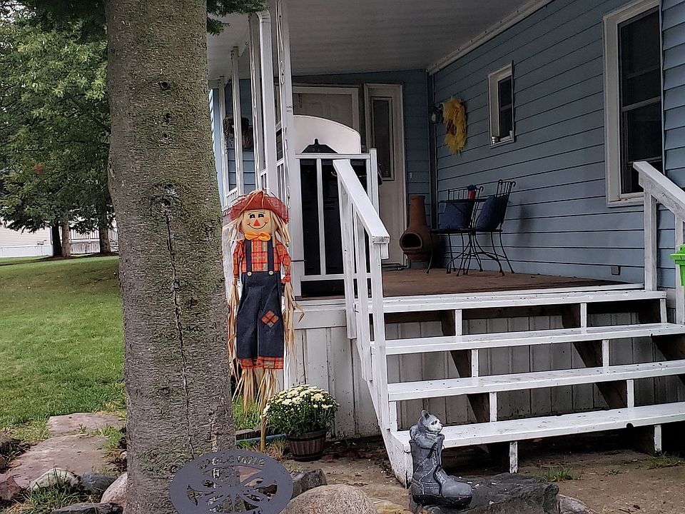 Large covered front porch 