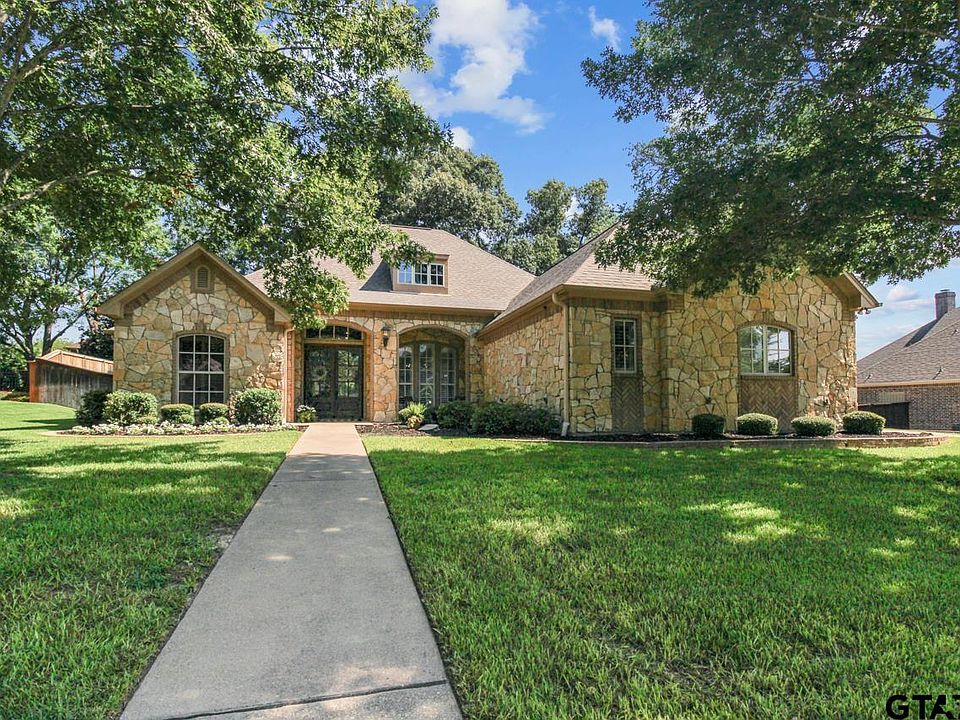 1st image of 2017 Holly Leaf Dr