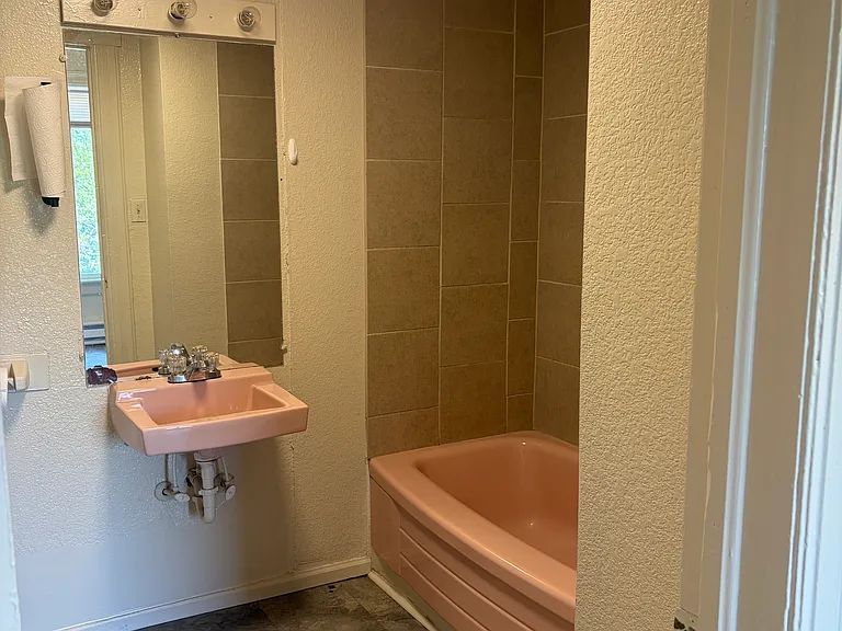 803 E Kiowa St #4 — Photo 7