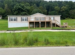 7165 Winfield Rd, Winfield, WV 25213