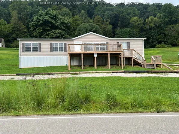 7165 Winfield Rd, Winfield, WV 25213