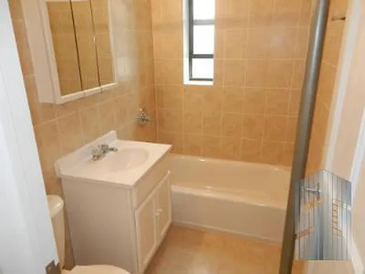 Rented by Skyline Group Real Estate | media 7