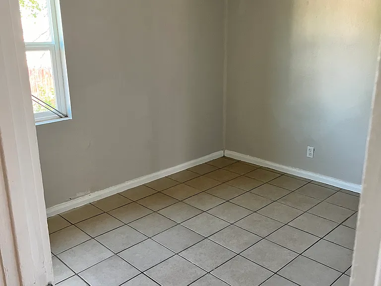 818 Granada St — Photo 8