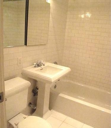 5th image of 10 E 81st St