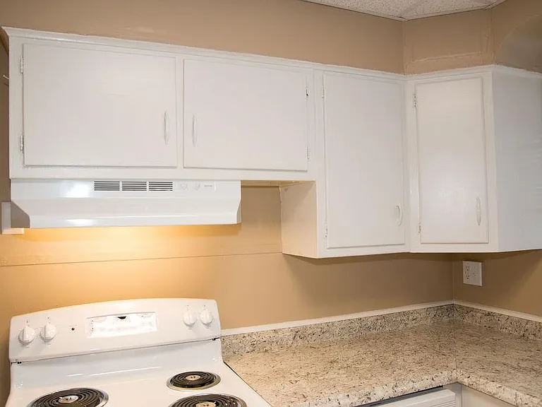 1223 Greenbrier Rd #1/2 — Photo 9