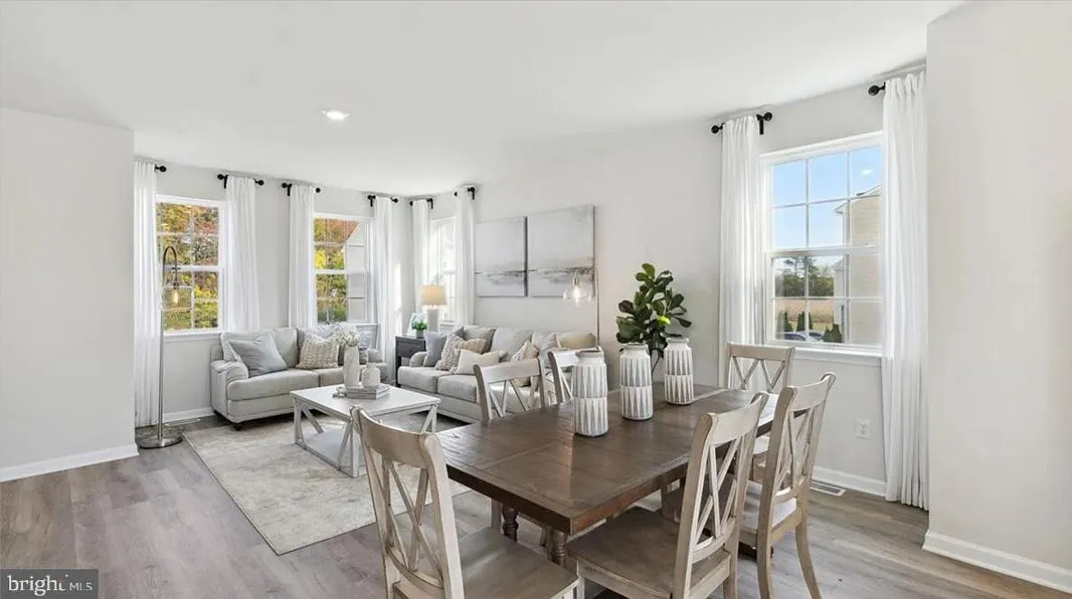 3 bed, 2.5 bath, 1969 sqft, $3,200 — Photo 3