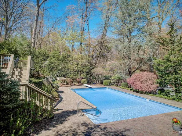 91 Cedar Dr, Allendale, NJ 07401