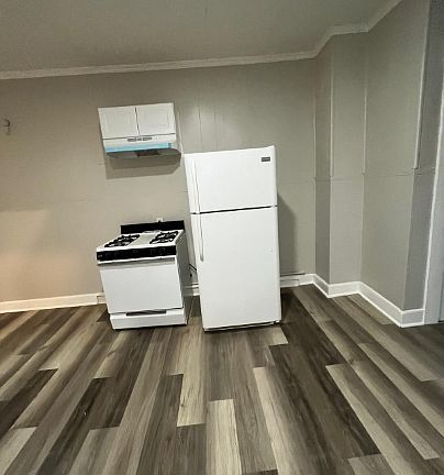 2nd image of 122 Plymouth St #B