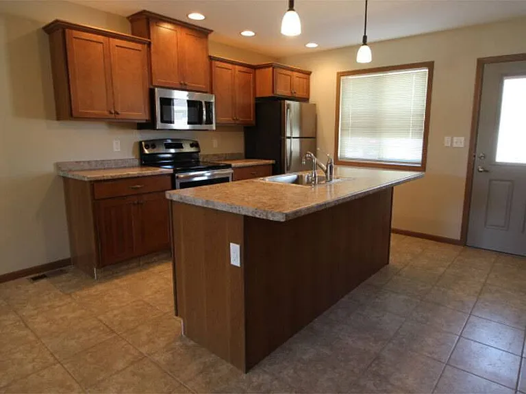 1811 E Elm St — Photo 2