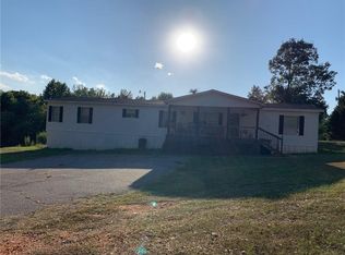 668 Williamson Hill Rd, Donalds, SC 29638